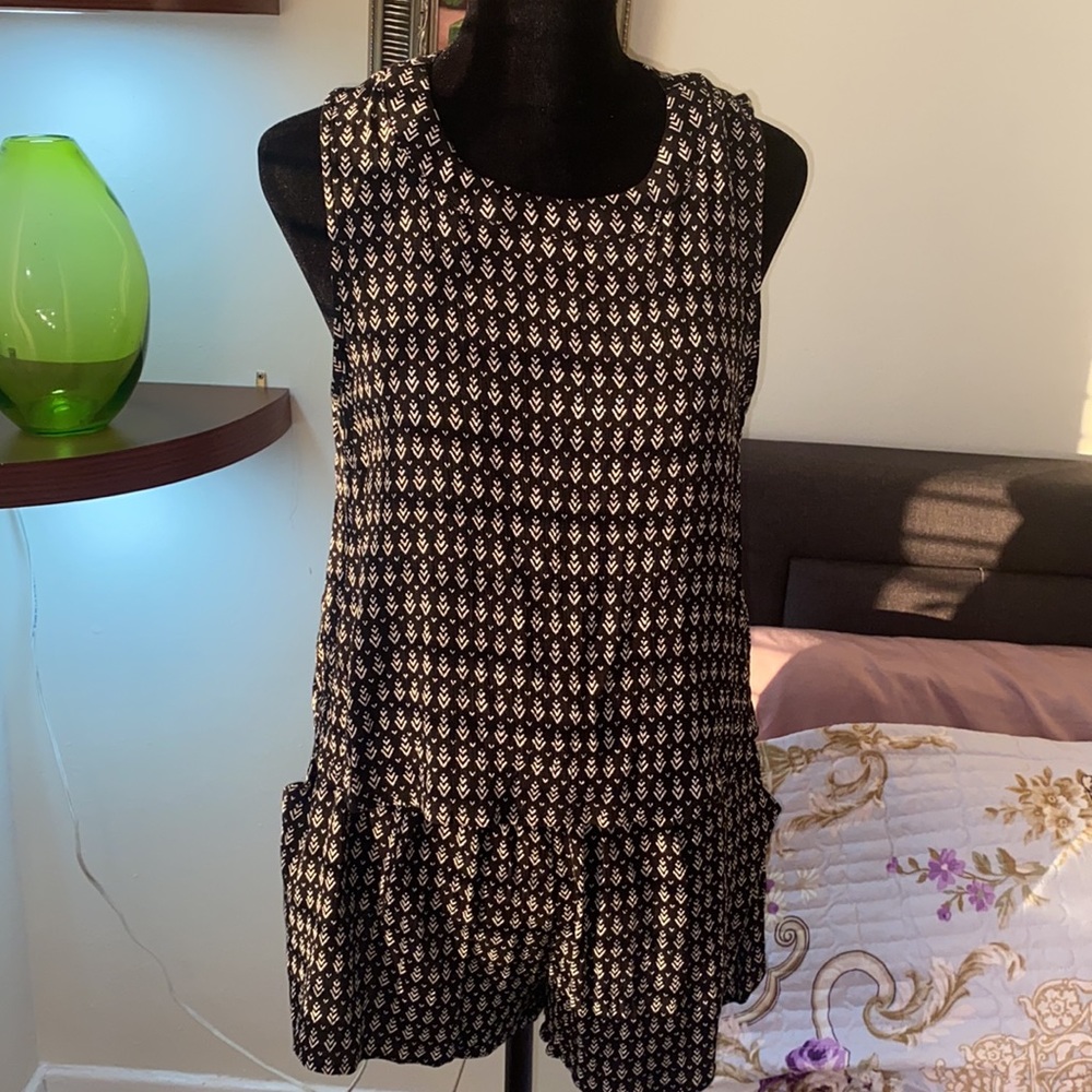 LULUS BLACK & White Back exposed romper size L✨